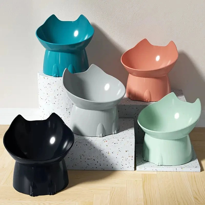 SUVETTE cat bowls in five colors on display stands