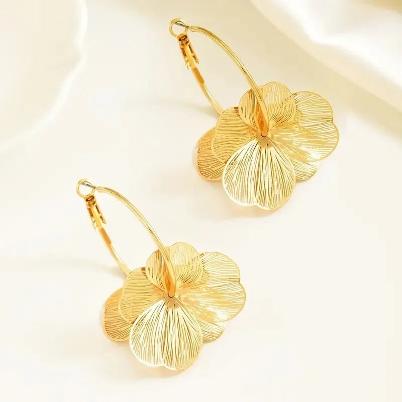 SUVETTE gold flower hoop earrings
