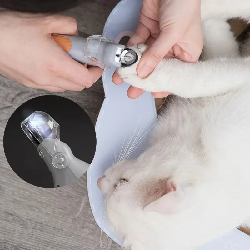 SUVETTE pet nail clipper trimming a cat's claw